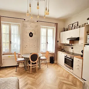 Appartement Centre-historique, à Deux Pas Du Palais, Wifi