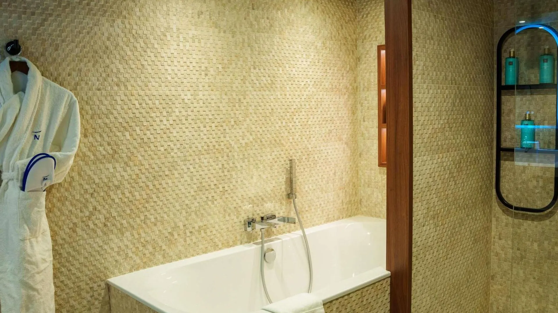 **** Hotel Novotel Avignon Nord Francia